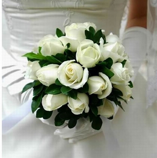 15 white roses